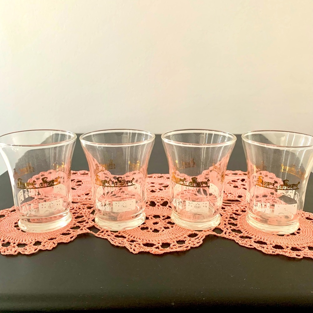 Rare Vintage Amish Carriage Dominion Glass Set
